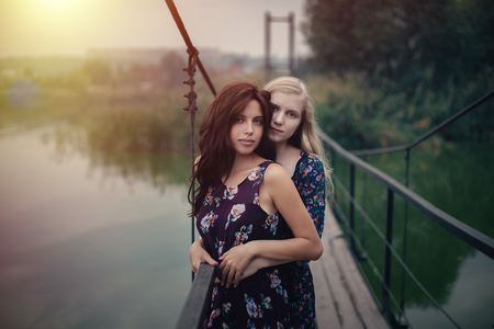 Am besten sind zwei blonde Lesben Am besten sind zwei blonde Lesben